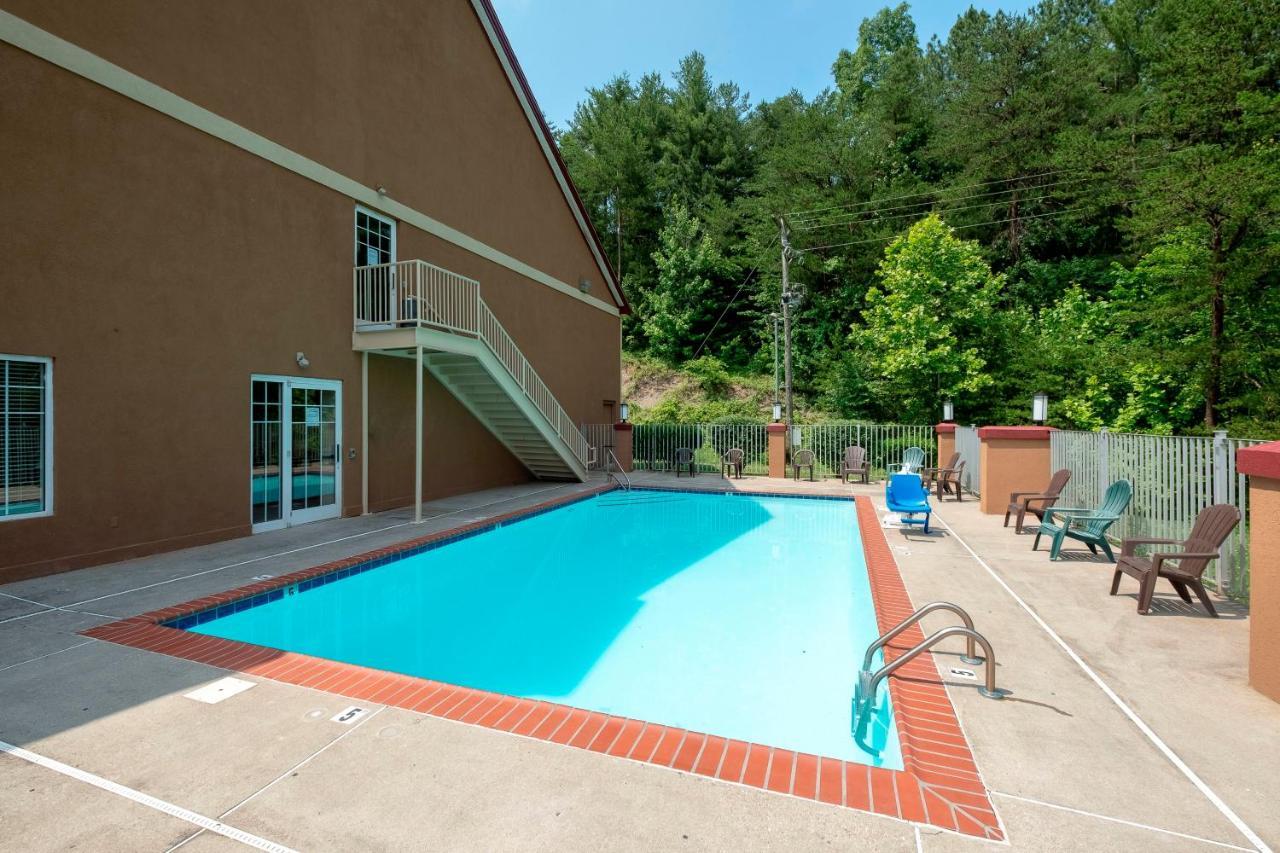 Red Roof Inn & Suites Corbin Exterior photo